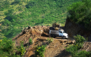 Movimiento de tierra con maquinaria especializada Manzanillo — CGB Construcciones