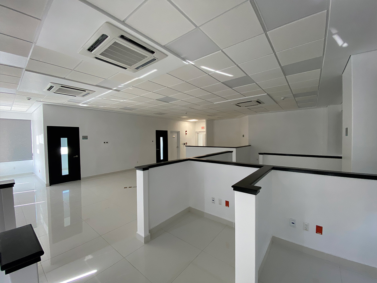 Terminados interiores de edificio comercial en Manzanillo — CGB Construcciones